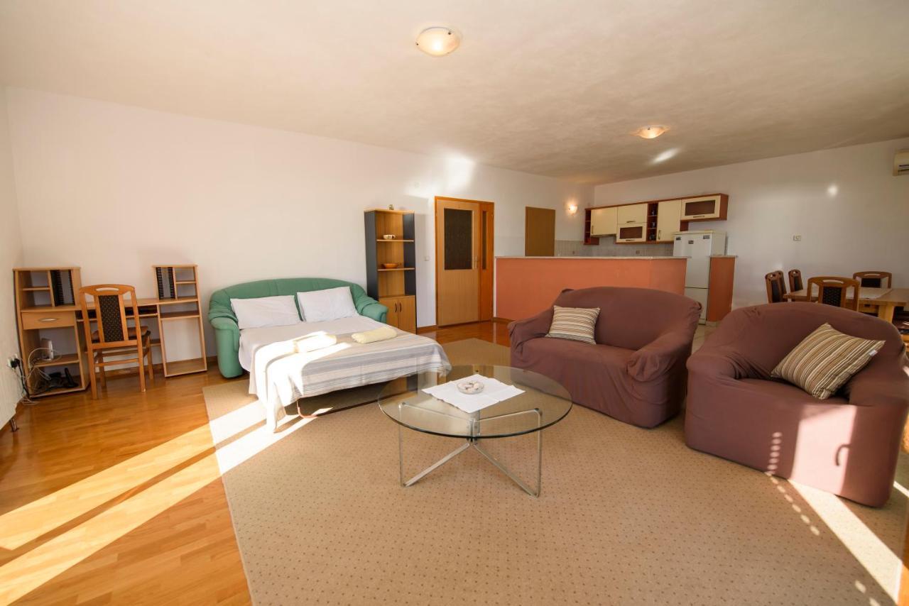 Apartman Mijo - Suhi Potok イェセニツェ エクステリア 写真